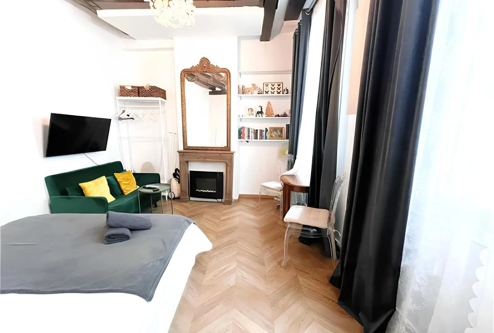 Seine Apartment location